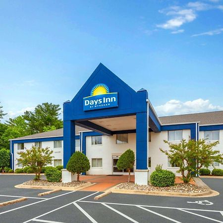 Days Inn & Suites By Wyndham Siler City Exterior foto